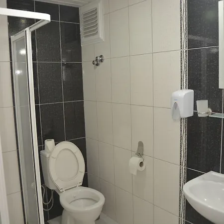 Ξενοδοχείο με διαμερίσματα Saray 3*