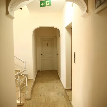 Saray 公寓式酒店 3*